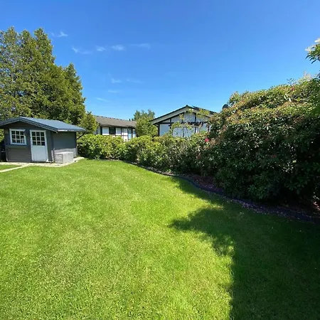 Nurdachhaus In Burhave Mit Garten Holiday home *
