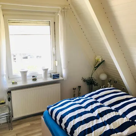 Nurdachhaus In Burhave Mit Garten Holiday home *